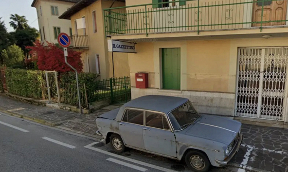 Một chiếc ô tô đậu 47 năm ở cùng một vị trí trên đường phố Ý trở thành một 'tượng đài'