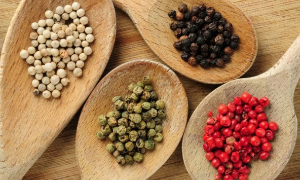 Giá hồ tiêu Việt Nam tăng nhanh, nhiều nhà nhập khẩu chuyển sang nhập hồ tiêu Brazil