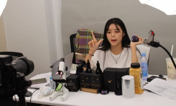 Giới trẻ Trung Quốc giúp ngành mỹ phẩm bùng nổ trong thời kỳ đại dịch