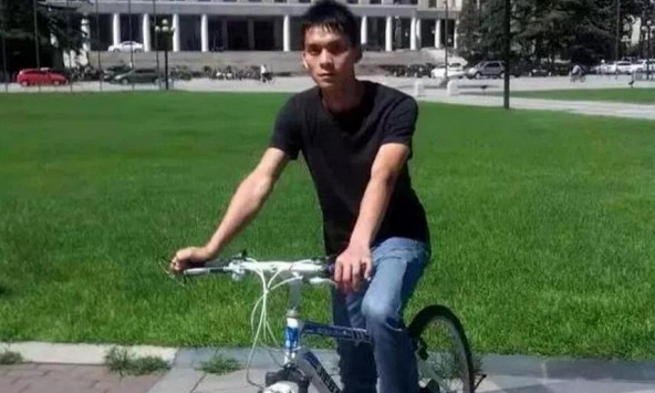 Một thanh niên Trung Quốc quyết tâm thi đại học 13 lần để vào trường Thanh Hoa danh tiếng nhưng bất thành