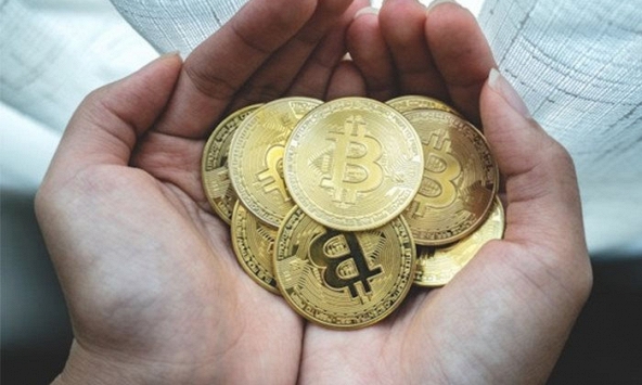 Bitcoin giảm nhẹ sau khi bất ngờ tăng vọt, thị trường đồng loạt đi xuống