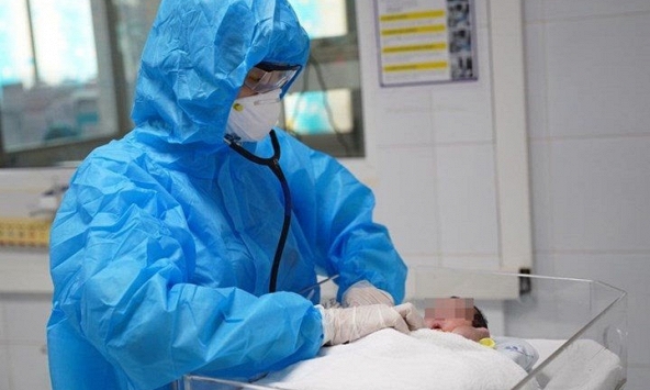 Trẻ dưới 12 tháng tuổi mắc COVID-19 có nguy cơ cao diễn tiến nặng