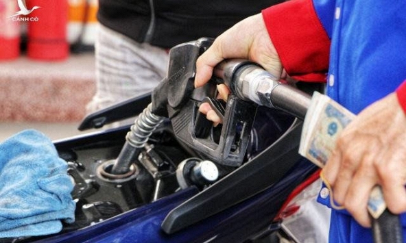 Giá xăng tiếp tục tăng, lập đỉnh 7 năm trở lại đây