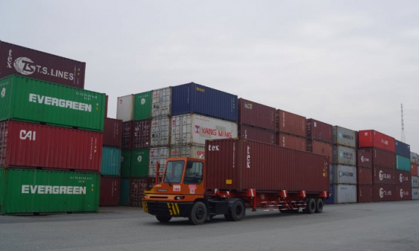 Xuất khẩu tháng 10 tăng vọt, cán cân thương mại của Việt Nam đảo chiều