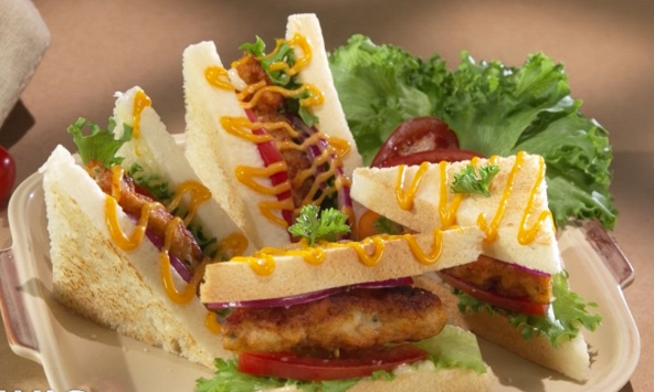 Món ngon mỗi ngày: Sandwich kẹp chả tôm
