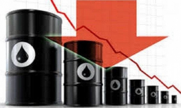 Giá dầu đồng loạt giảm mạnh, dầu Brent về mức 82 USD/thùng