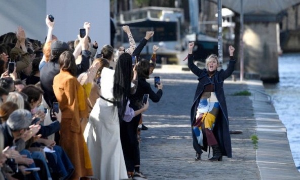 'Tuy không hoàn hảo nhưng chúng tôi đang cố gắng': Giám đốc sáng tạo của Chloé nói về thời trang bền vững