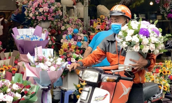 Thị trường quà tặng 20/11: Sức mua giảm, giá tăng