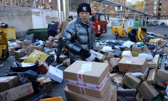 Trung Quốc yêu cầu các công ty chuyển phát tăng cường khử trùng các gói hàng