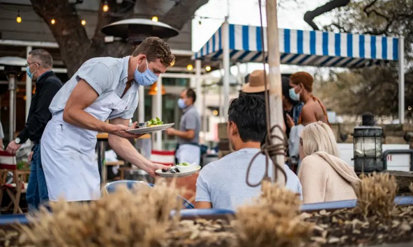 Chuyên gia Mỹ cảnh báo còn quá sớm để bỏ quy định đeo khẩu trang