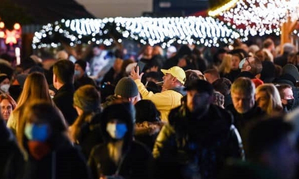 Đức cảnh báo:  ‘Tiêm chủng và phục hồi hoặc chết’