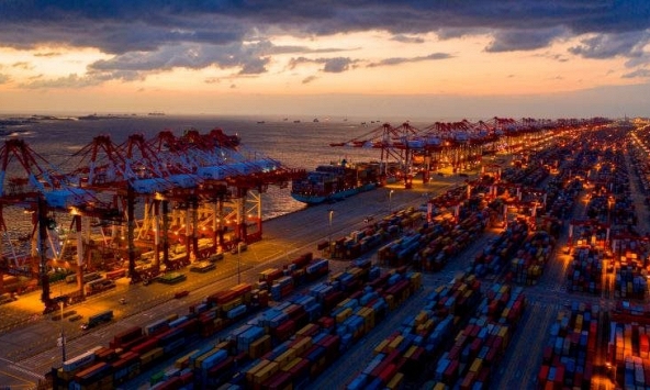 Trung Quốc làm rối chuỗi cung ứng, tự cô lập mình khi cắt tín hiệu hàng hải gần 90% tàu chở hàng?