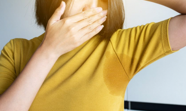 Mẹo khử mùi hôi nách trên áo đơn giản, hiệu quả