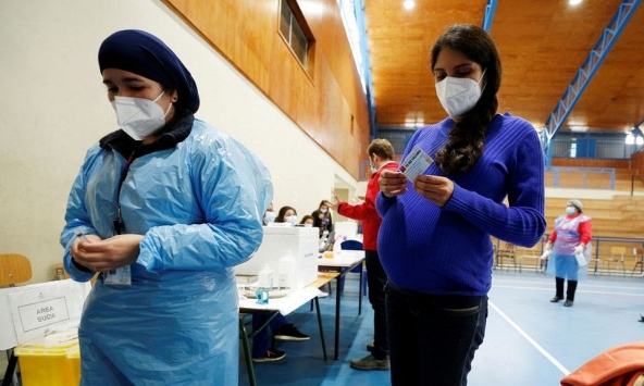 Anh khẳng định vaccine ngừa COVID-19 an toàn cho thai phụ