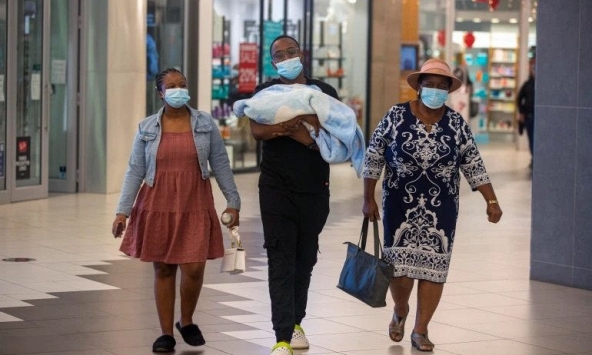 WHO đặt tên biến thể có nhiều đột biến B.1.1.529 là Omicron, cảnh báo đối với các biện pháp du lịch