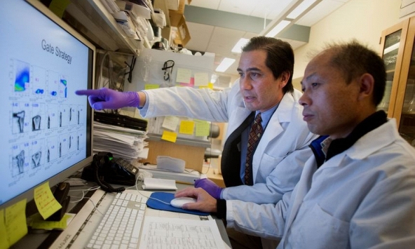 Các nhà sản xuất đánh giá hiệu quả thuốc, vaccine với biến thể Omicron