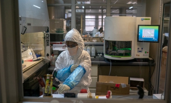 Người nhiễm biến chủng Omicron sẽ có những triệu chứng thế nào?