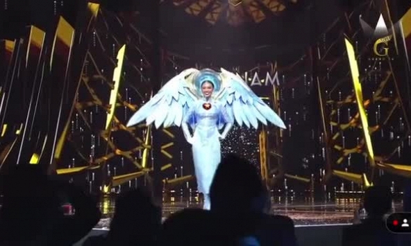 Thùy Tiên tỏa sáng trong phần thi trang phục dân tộc tại Miss Grand International 2021