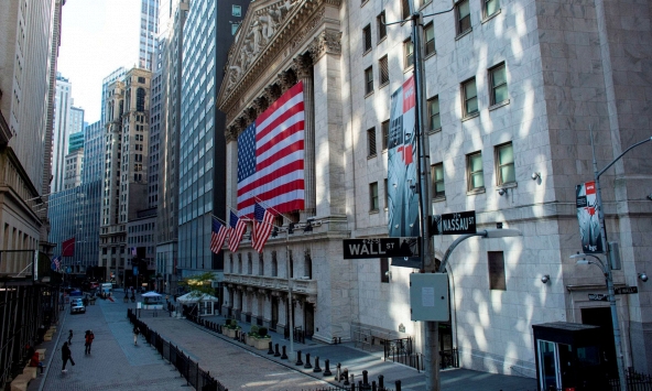 S&P 500 mất điểm vào lúc đóng cửa do biến thể Omicron