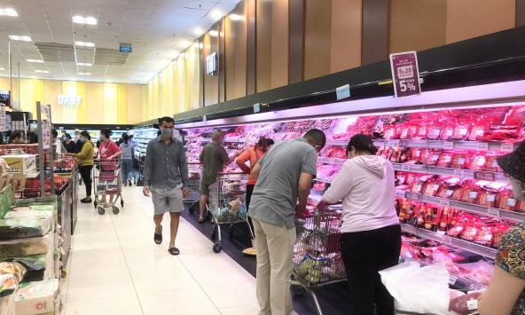 Giá thực phẩm tại chợ truyền thống còn khá cao