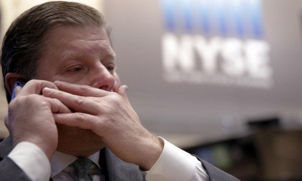 Thị trường chứng khoán Mỹ giảm điểm sau khi đóng cửa ở mức cao kỷ lục vào cuối tuần trước