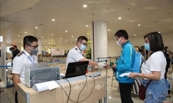 Đề xuất người nhập cảnh tiêm đủ vaccine chỉ phải cách ly tại nhà 3 ngày