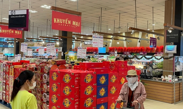 Hàng hóa tết lên kệ, giá bình ổn tại siêu thị