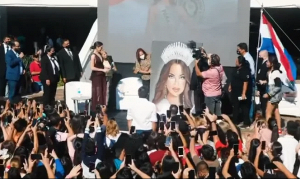 Á hậu Hoàn vũ 2021 được chào đón nồng nhiệt như người hùng