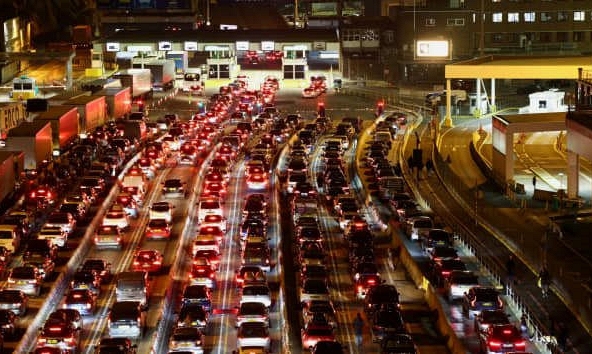 Biến thể Omicron phủ bóng đen khắp thế giới trước kỳ nghỉ lễ