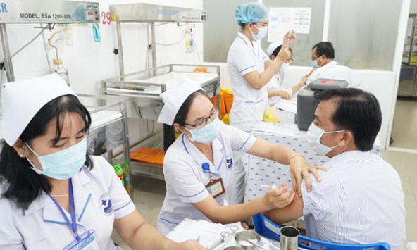 Hoàn thành tiêm mũi 3 vaccine COVID-19 cho người trên 18 tuổi trong quý I/2022