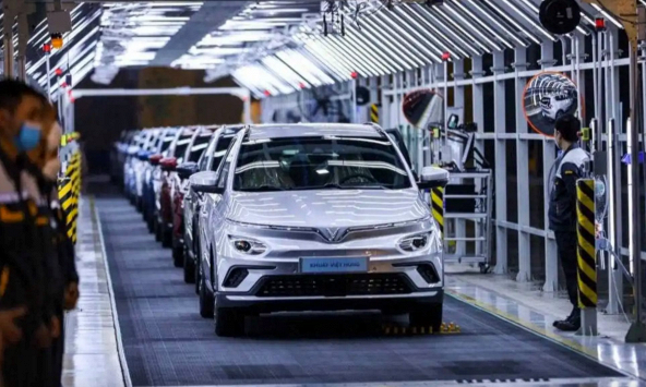 Cột mốc quan trọng của VinFast và những chiếc ô tô 'cây nhà lá vườn' đầu tiên của Việt Nam