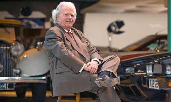 Người đàn ông sở hữu bộ sưu tập 400 chiếc xe cổ