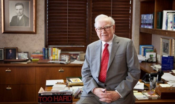 Tỷ phú Warren Buffett đang nhận bao nhiêu tiền lương một năm?