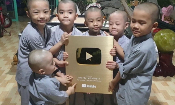 Công an lấy lời khai xuyên đêm, thu nhiều tài liệu tại 'Tịnh thất Bồng Lai'  