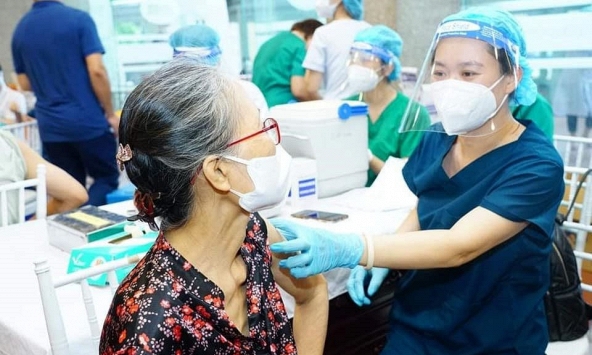 Cả nước có thêm 16.417 ca dương tính COVID-19 trong ngày 6/1