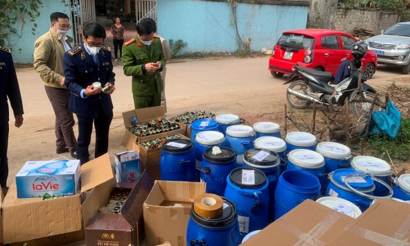 Thái Nguyên dùng 7 xe tải cỡ lớn để vận chuyển hàng mỹ phẩm, thực phẩm chức năng có dấu hiệu vi phạm 