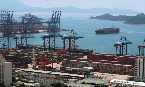 Thặng dư thương mại của Trung Quốc đạt kỷ lục trong năm 2021 bất chấp chiến tranh thương mại