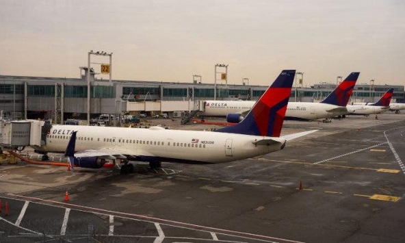 Hàng không Mỹ tiếp tục bị khủng hoãn do bão tuyết