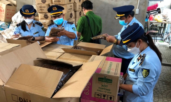 Bình Dương phát hiện 6 tấn đường làm trà sữa nghi giả nhãn hiệu