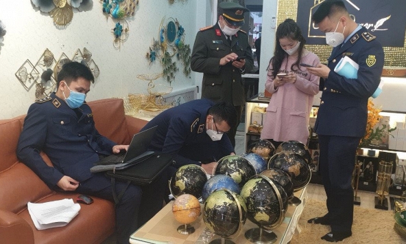 Thái Nguyên thu giữ nhiều quả địa cầu có hình lưỡi bò phi pháp