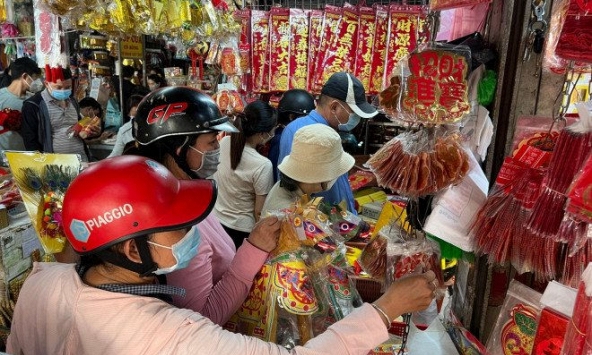 Nhộn nhịp thị trường đồ cúng 'ông Công, ông Táo'