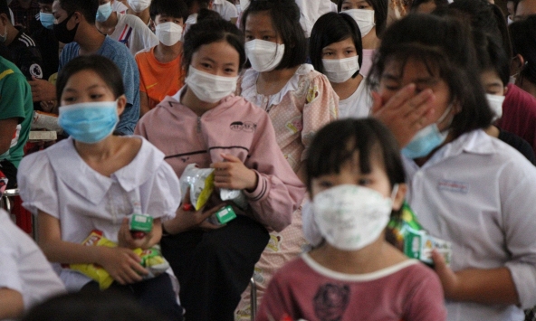 Mang Tết về với các em nhỏ ở ngôi trường đặc biệt