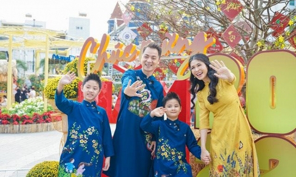 Dàn nhóc tì sao Việt hào hứng khám phá Hội hoa xuân tại Novaland Gallery