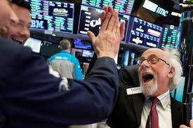 Dow Jones tăng hơn 200 điểm sau thông tin GDP Mỹ tốt hơn mong đợi