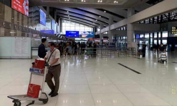 Sân bay Nội Bài vắng lạ thường ngày giáp Tết Nguyên đán