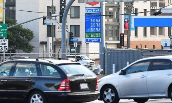 Giá dầu tăng mạnh hơn 90 USD/thùng, cao nhất 7 năm qua