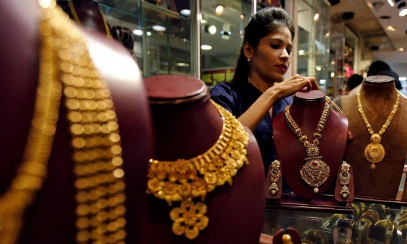 Giá vàng miếng SJC vượt 63 triệu/lượng