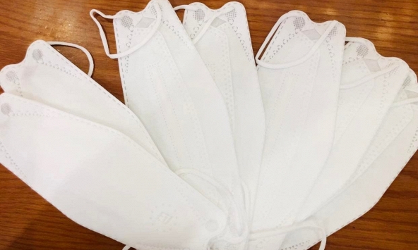 Tạm ngừng kinh doanh tạm nhập, tái xuất khẩu trang y tế từ 15/3