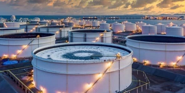 Giá dầu thô ngày 15/2: Bất ngờ đảo chiều