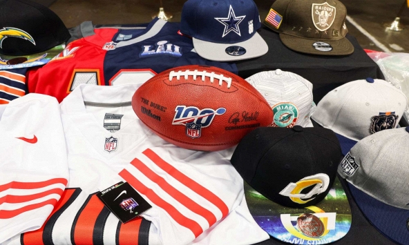 AliExpress và WeChat bị Mỹ đưa vào danh sách các thị trường 'xấu' về hàng giả và vi phạm bản quyền